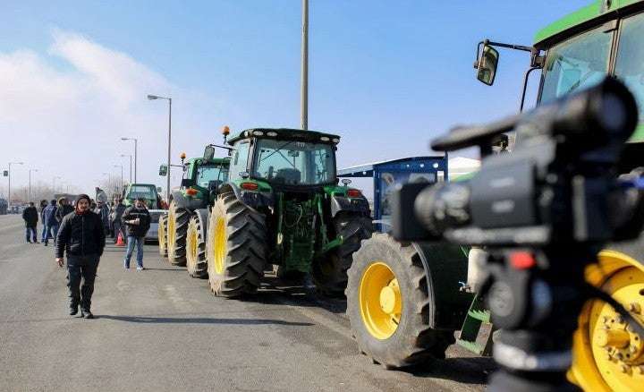 Αγρότες από το Αερινό Μαγνησίας κλείνουν την ΠΑΘΕ